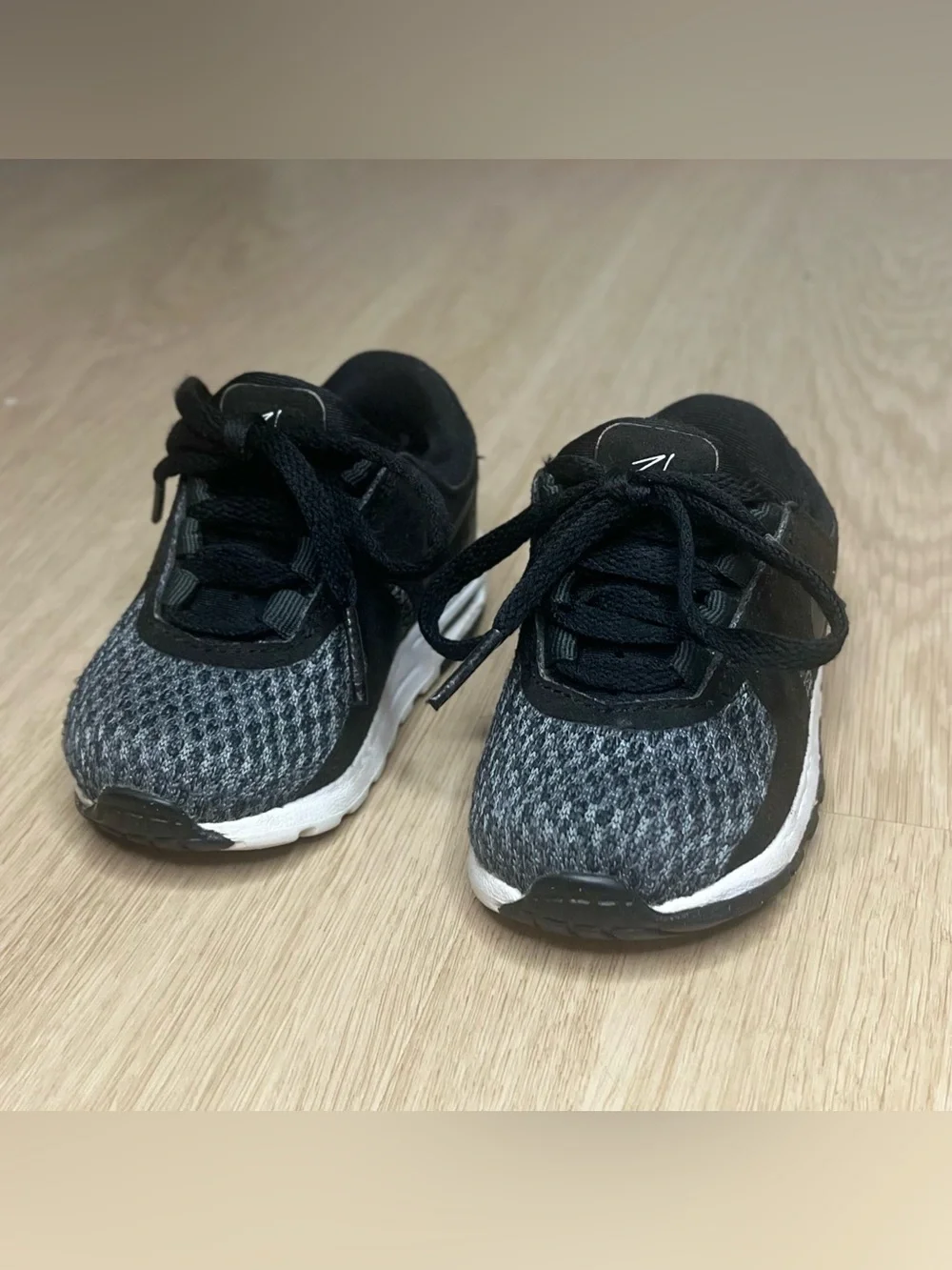 Nike Toddlers Black and Gray Mesh Air Trainer Sneakers
